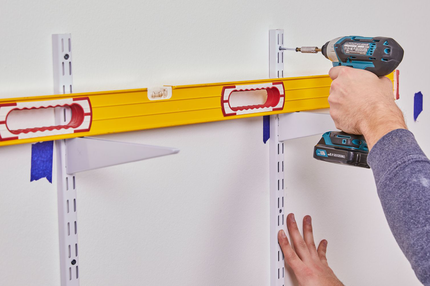 installation d’une étagère murale